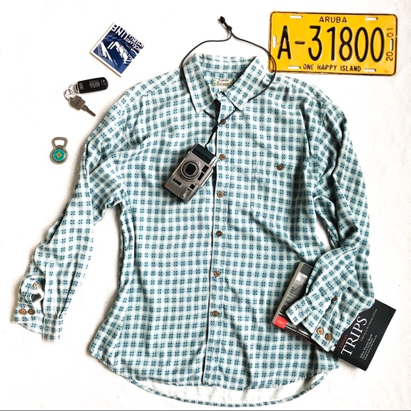 Tommy Bahama Other - HP❤️Like New Tommy Bahama Silk Long Button Up